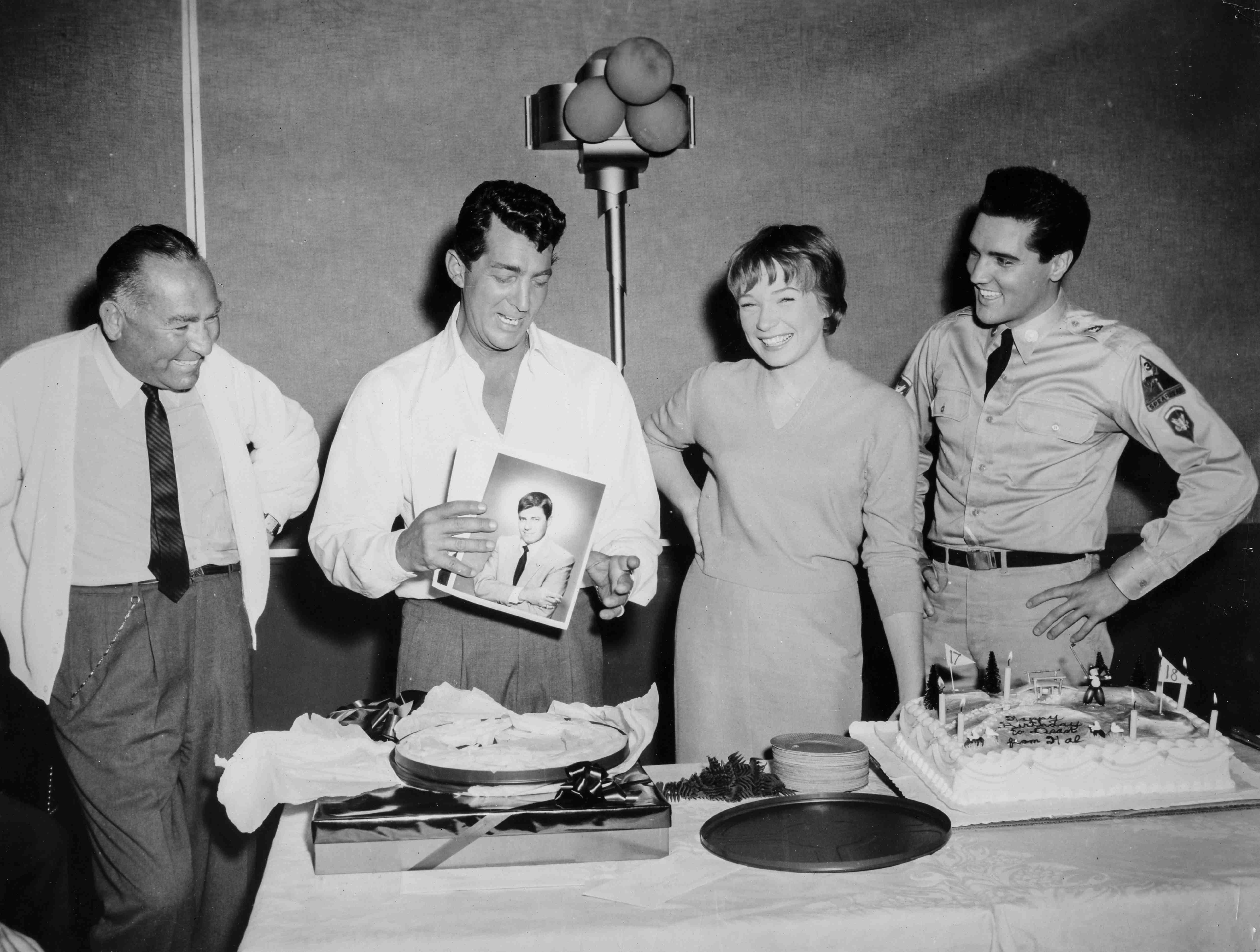 Hal Wallis, Dean Martin, Shirley Maclaine and Elvis Presley, 1961. 